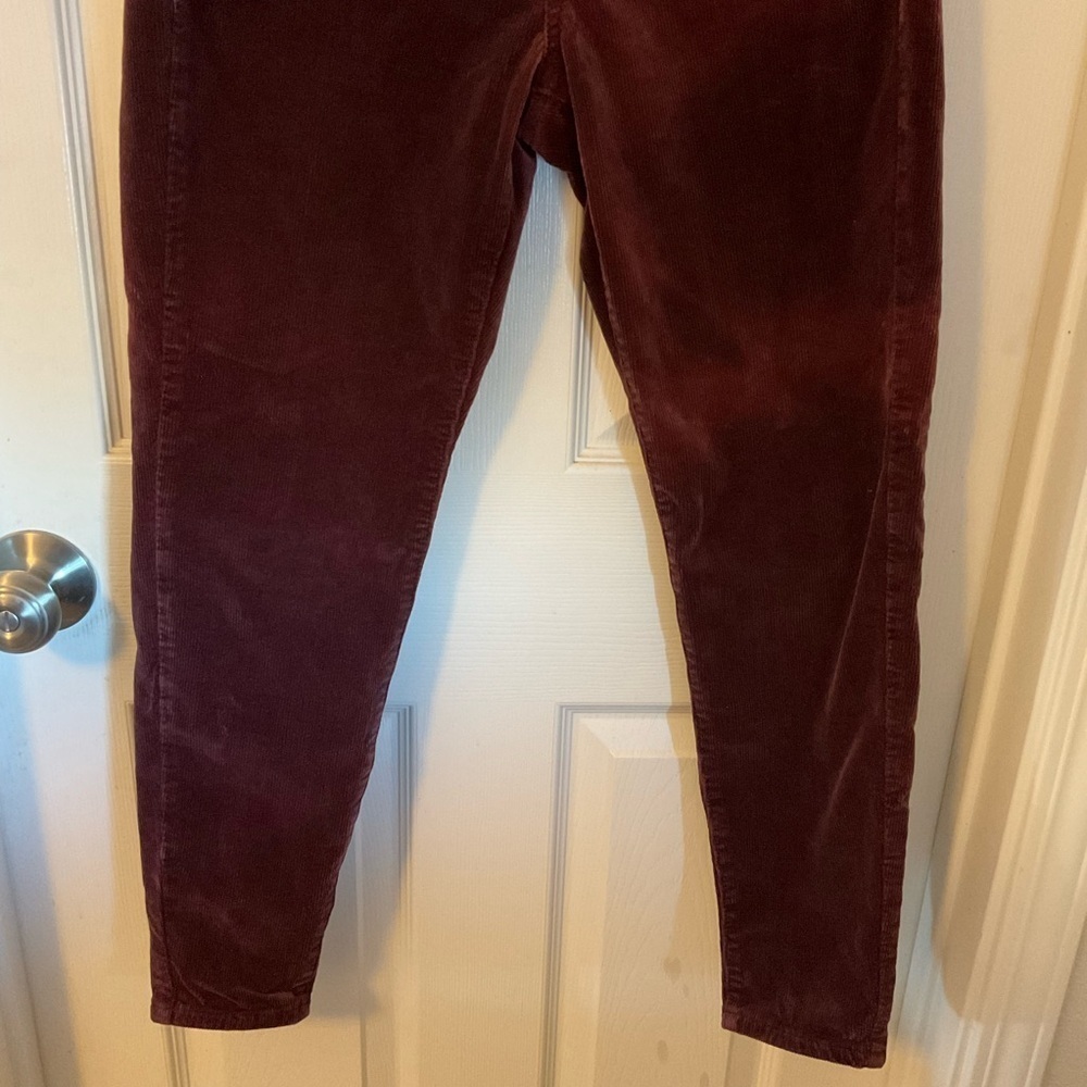 American Eagle Burgundy skinny corduroy pants size 6 - Picture 4 of 12
